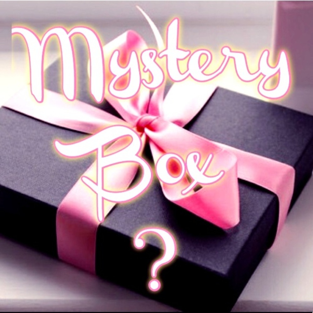 10+ item Mystery Box. Theme: Hair